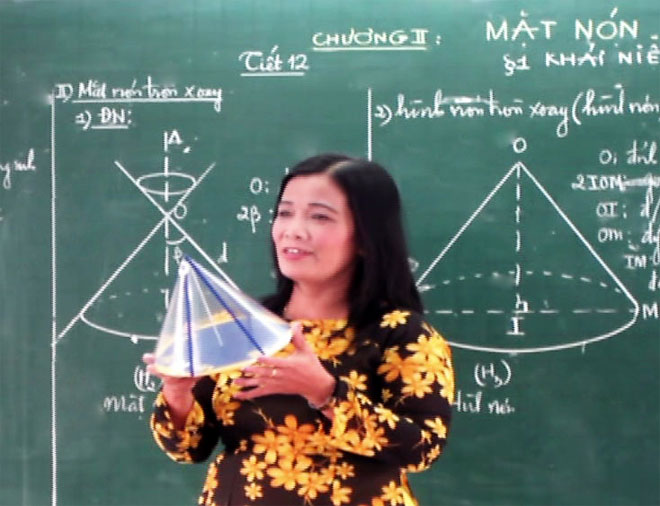 Với đôi tay sáng tạo và tấm lòng yêu nghề, cô Thư đã giúp nhiều thế hệ học trò yêu thích và học giỏi môn toán