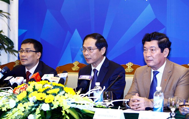 Permanent Deputy Minister of Foreign Affairs and Vice Chairman of the APEC 2017 National Committee Bui Thanh Son (centre) speaks at the press briefing on November 2 (Photo: VNA)