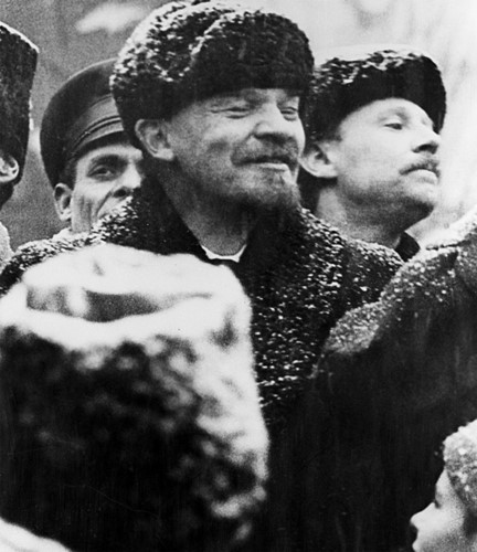 Lenin trên quảng trường Đỏ (Moscow, Nga) trong lễ kỷ niệm Đại Cách mạng tháng Mười, vào ngày 7/11/1919. Ảnh: RIA.
