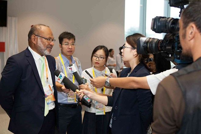David Toua from Papua New Guinea, ABAC Chair 2018 speaks to reporters (Photo: VNA)