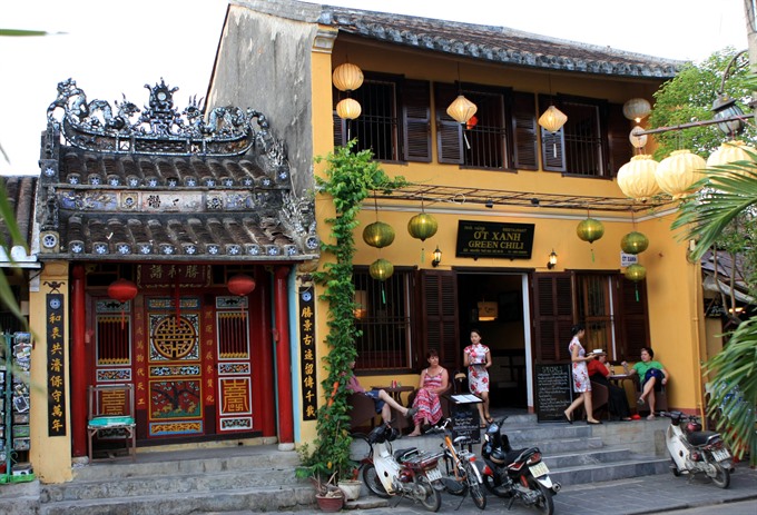 A pagoda and a 17th century house stand on a Hội An street. — VNS Photo Thế Duyệt Read more at http://vietnamnews.vn/life-style/416840/cultural-events-to-offer-apec-delegates-visits.html#sel43hez6PRt02y3.99