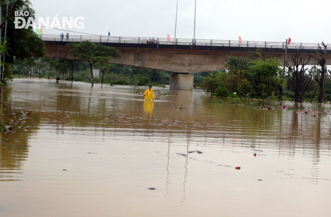 A section of a street in Cam Le District being inundated