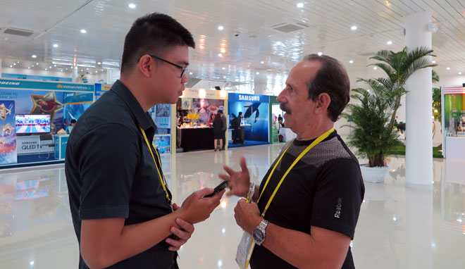   Reporter Quoc Khai from DA NANG Newspaper (left) interviewing his colleague Alberto Guiterrez from Prensa Latina (Latin American News Agency), the official state news agency of Cuba  