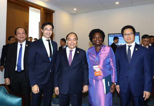 Thủ tướng Nguyễn Xuân Phúc (giữa) và các đại biểu tham dự hội nghị. Ảnh: apec2017