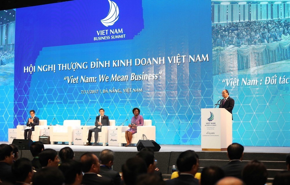 Prime Minister Nguyen Xuan Phuc delivers an opening speech at the Vietnam Business Summit (Photo: VNA)