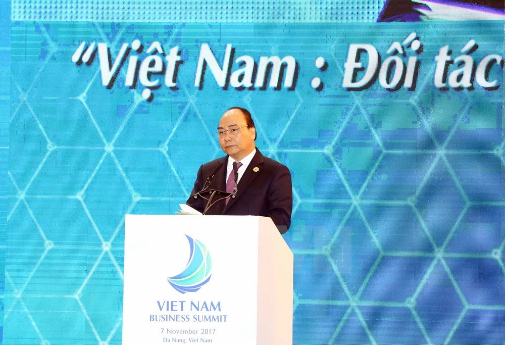 Prime Minister Nguyen Xuan Phuc ​speaks at the Vietnam Business Summit (Photo: VNA)