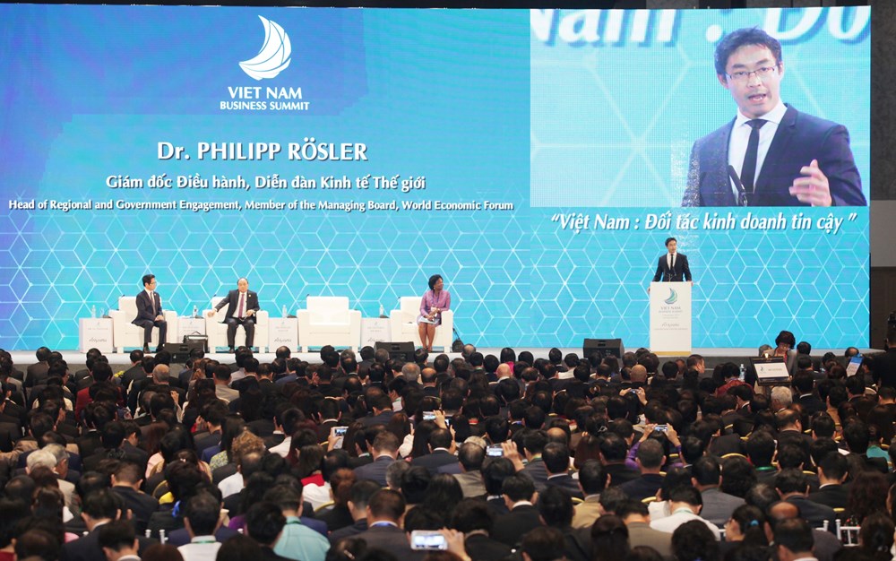 World Economic Forum Managing Director Philipp Rösler addresses the Vietnam Business Summit (Photo: VNA)