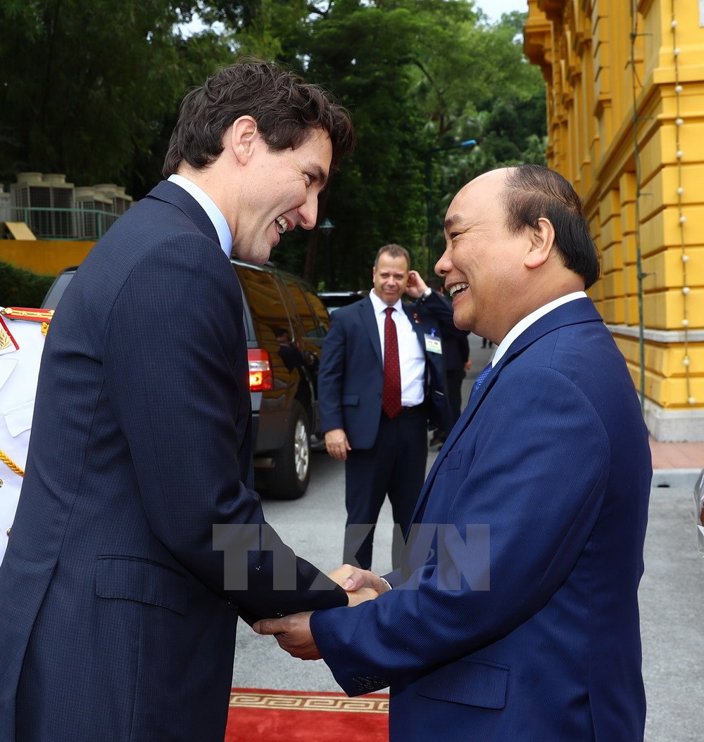 Thủ tướng Nguyễn Xuân Phúc đón Thủ tướng Canada Justin Trudeau. (Ảnh: Thống Nhất/TTXVN)