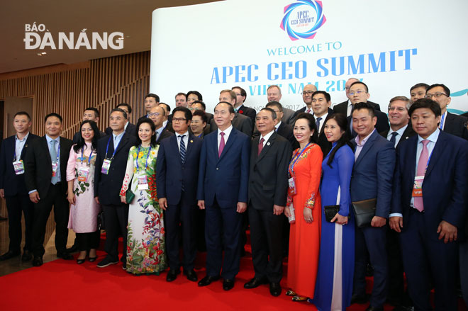 Chủ tịch nước Trần Đại Quang cùng các đại biểu tham dự APEC CEO Summit. 