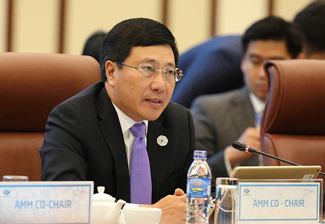 Deputy Prime Minister Minh presiding over the 29th AMM