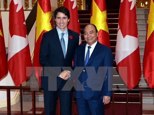 Thủ tướng Nguyễn Xuân Phúc và Thủ tướng Canada Justin Trudeau trước khi tiến hành hội đàm tại Trụ sở Chính phủ. (Ảnh: Phạm Kiên/TTXVN)