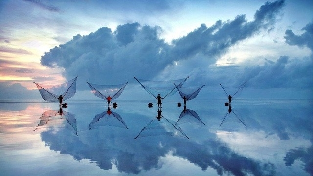 First-prize winning photo 'Sunset Life' by Kieu Anh Dung from Vietnam