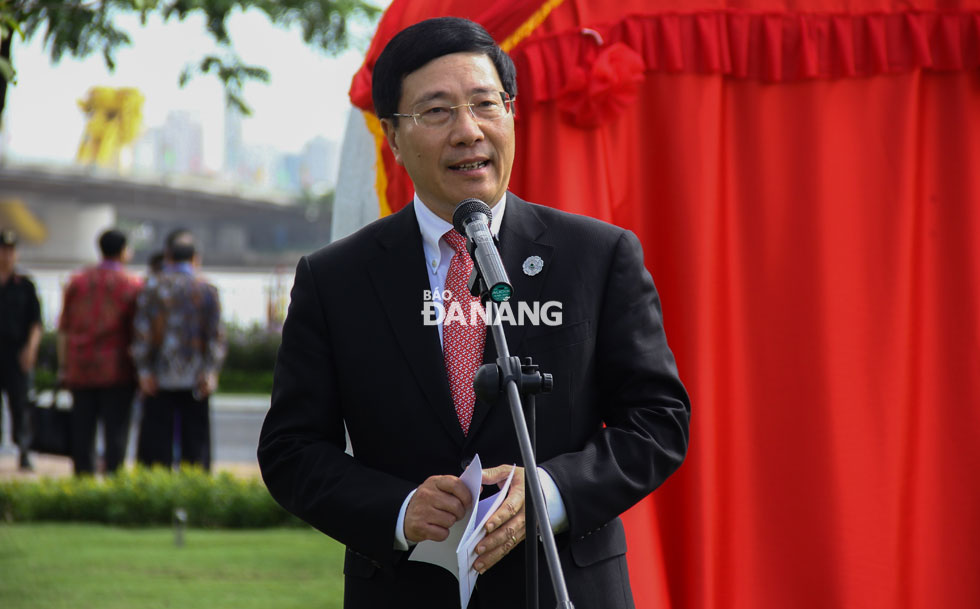 Deputy Prime Minister Minh addressing the event
