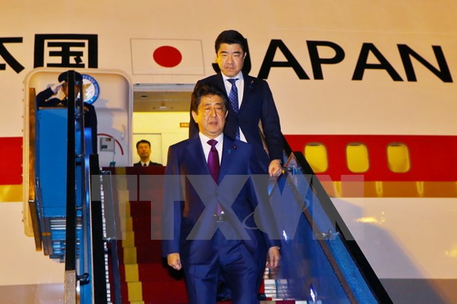 Thủ tướng Nhật Bản Shinzo Abe đến Đà Nẵng dự APEC. (Ảnh: TTXVN)