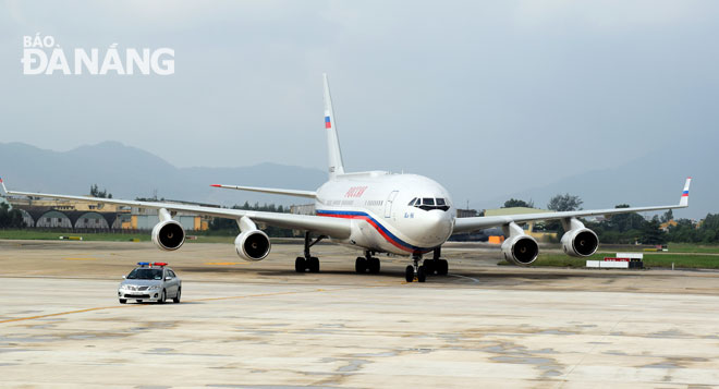 A view of the Russian presidential aircraft landing at the airport