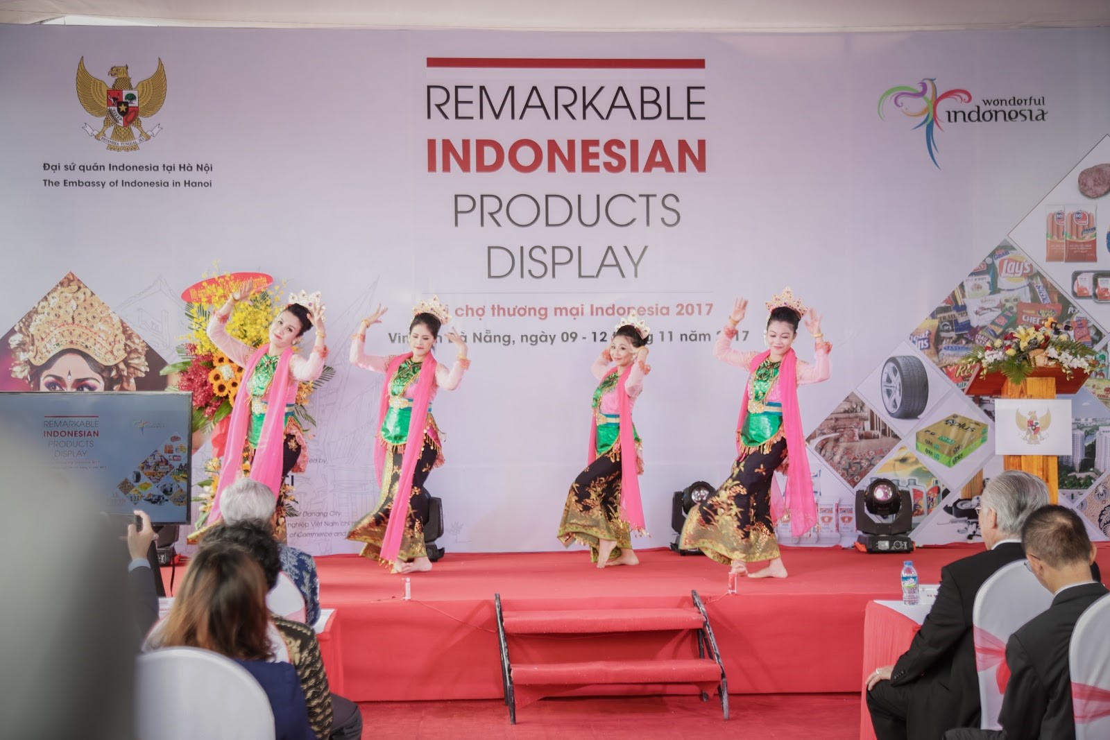 Các tiết mục múa truyền thống mang đậm bản sắc Indonesia chào mừng khai mạc Hội chợ.