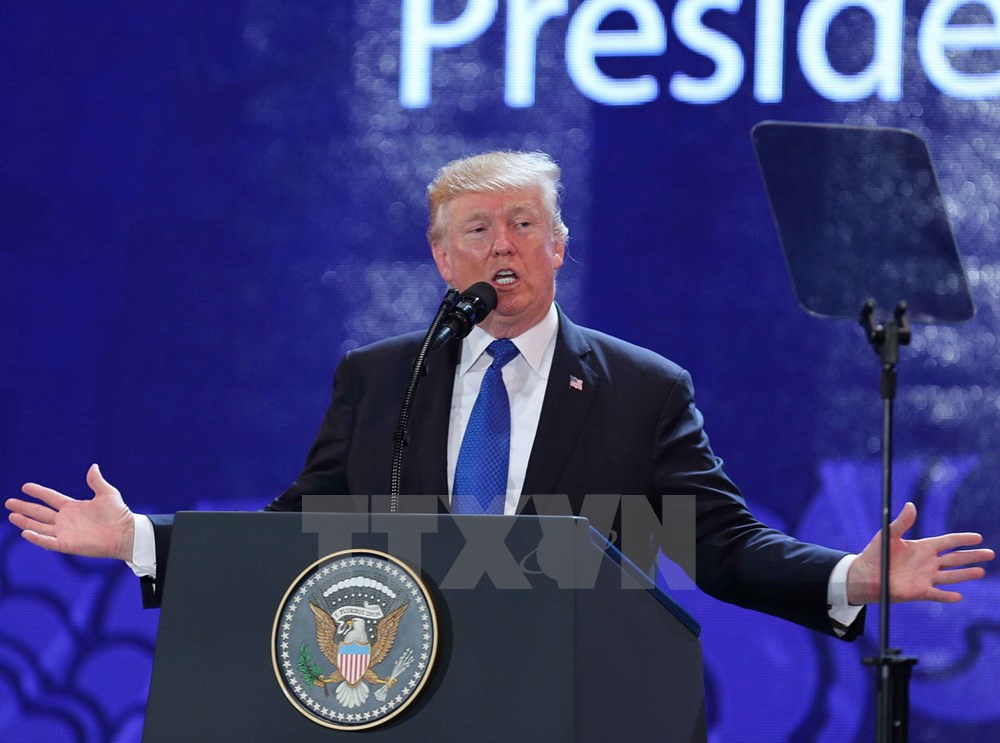Tổng thống Mỹ Donald Trump phát biểu tại APEC CEO Summit .