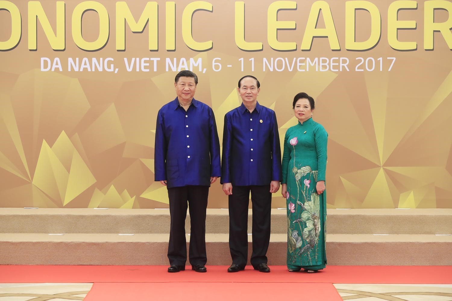 Chủ tịch nước Trần Đại Quang và Phu nhân đón Chủ tịch Trung Quốc Tập Cận Bình tới dự chiêu đãi. (Ảnh: TTXVN)