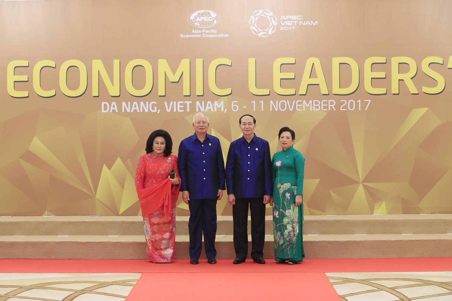 Chủ tịch nước Trần Đại Quang và Phu nhân đón Thủ tướng Malaysia Najib Razak và Phu nhân tới dự chiêu đãi. (Ảnh: TTXVN)