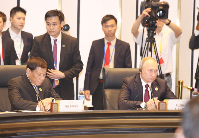 Tổng thống Philippines Rodrigo Duterte và Tổng thống Nga Vladimir Putin tham dự phiên họp.
