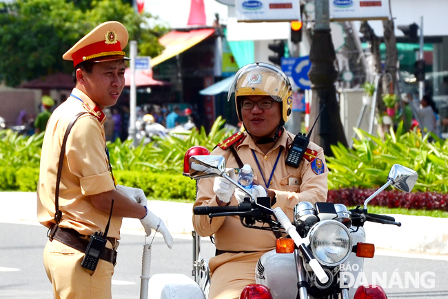  Local police officers on duty to make sure locals’ enthusiasm does not turn into chaos