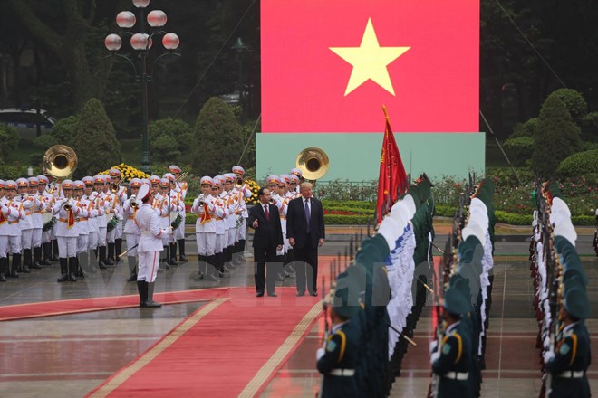 Chủ tịch nước đánh giá cao Tổng thống Donald Trump đã có bài phát biểu rất ấn tượng tại Hội nghị Thượng đỉnh doanh nghiệp APEC, với thông điệp khẳng định cam kết mạnh mẽ và lâu bền của Hoa Kỳ đối với châu Á-Thái Bình Dương, Ấn Độ Dương và những khu vực lân cận. (Ảnh: Minh Sơn)