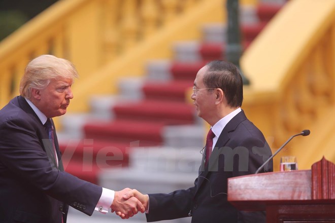 Chủ tịch nước Trần Đại Quang và Tổng thống Donald Trump đã có buổi họp báo chung tại Phủ chủ tịch sau khi kết thúc hội đàm vào sáng 12/11 tại Văn phòng Chủ tịch nước. (Ảnh: Minh Sơn/Vietnam+)