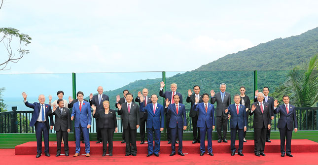 Lãnh đạo cấp cao các nền kinh tế APEC chụp ảnh chung trong khuôn khổ Tuần lễ Cấp cao APEC 2017 tại Đà Nẵng.        	Ảnh: apec2017.vn