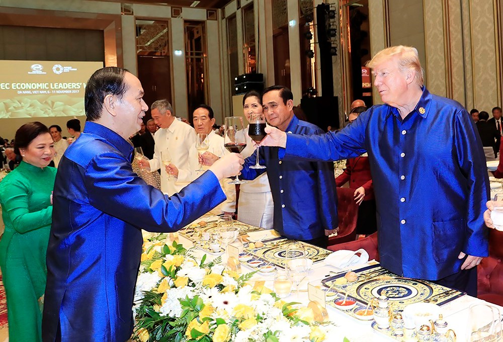 President Tran Dai Quang and US President make a toast at the Gala dinner (Source: VNA)