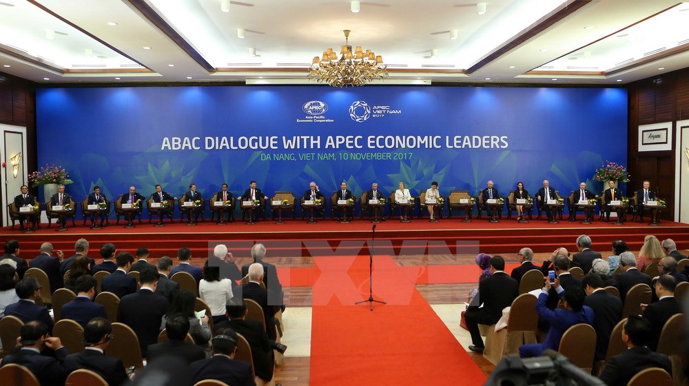 Phiên toàn thể Đối thoại giữa các Nhà lãnh đạo Kinh tế APEC với Hội đồng Tư vấn Kinh doanh APEC (ABAC), chiều 10/11. (Ảnh: TTXVN)