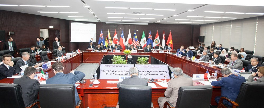 Cuộc họp không chính thức của Bộ trưởng Kinh tế 11 nước TPP (không có Hoa Kỳ) bên lề Tuần lễ Cấp cao APEC. Kết thúc cuộc họp, Hiệp định Đối tác xuyên Thái Bình Dương (TPP) được thay thế bằng Hiệp định Đối tác Toàn diện và Tiến bộ xuyên Thái Bình Dương (CPTPP). (Ảnh: TTXVN)
