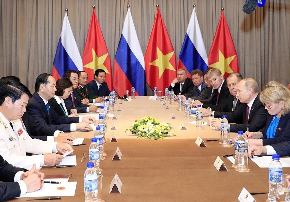 Chủ tịch nước Trần Đại Quang gặp song phương Tổng thống Nga Vladimir Putin, ngày 10/11, một trong các cuộc gặp song phương của Chủ tịch nước Trần Đại Quang với lãnh đạo cấp cao các nền kinh tế APEC tham dự Tuần lễ Cấp cao APEC 2017. (Ảnh: TTXVN)
