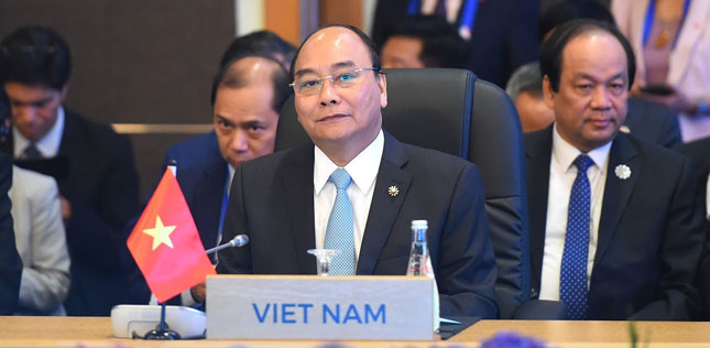 Thủ tướng Chính phủ Nguyễn Xuân Phúc tham dự hội nghị Cấp cao ASEAN - Mỹ lần thứ 5, kỷ niệm 40 năm  quan hệ đối thoại  ASEAN - Mỹ tại thủ đô Mania (Philippines) chiều 13-11.Ảnh: TTXVN