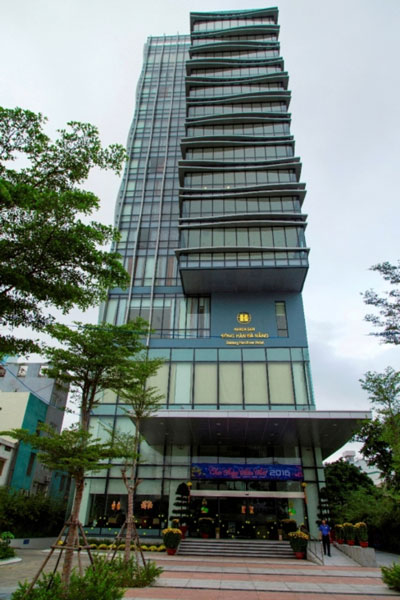 Khách sạn Sông Hàn Đà Nẵng (Nhà khách UBND thành phố Đà Nẵng) là một đơn vị sự nghiệp thuộc Văn phòng UBND thành phố đang hoạt động theo cơ chế tự chủ có hiệu quả.