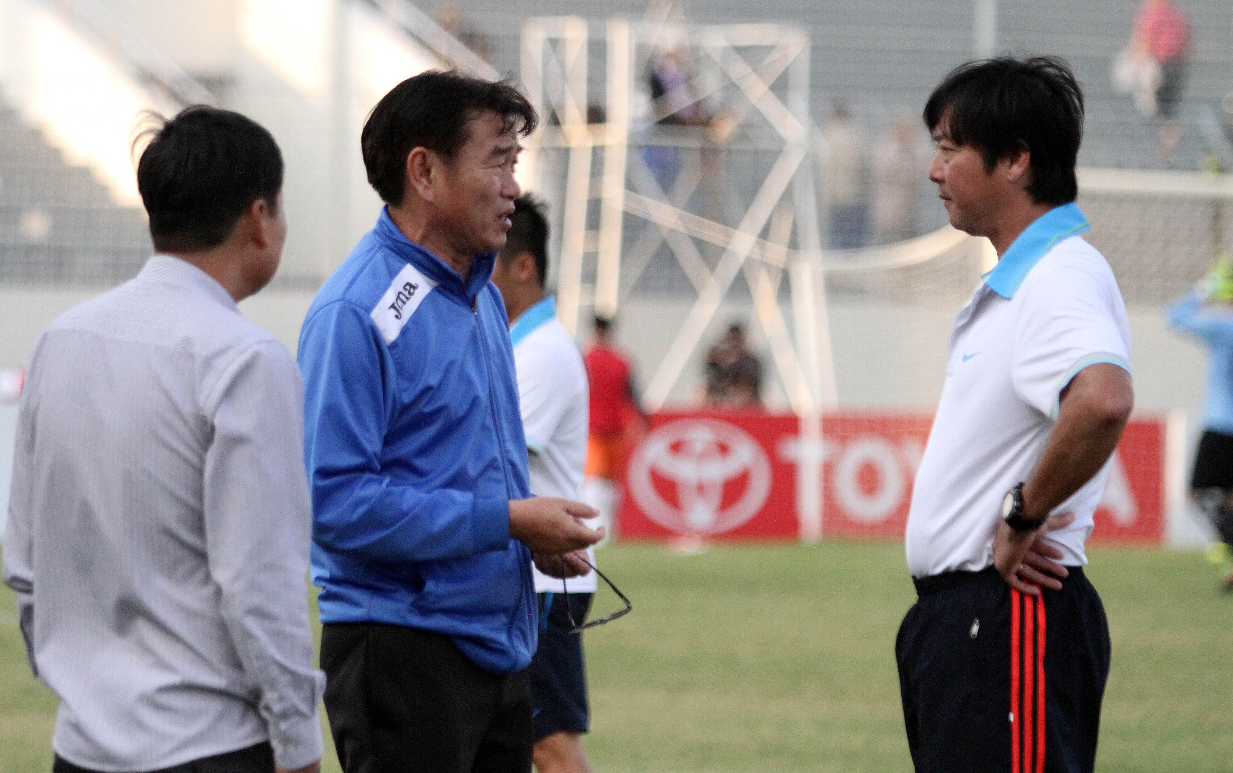 Coach Le Huynh Duc (right) (Photo: DNO)