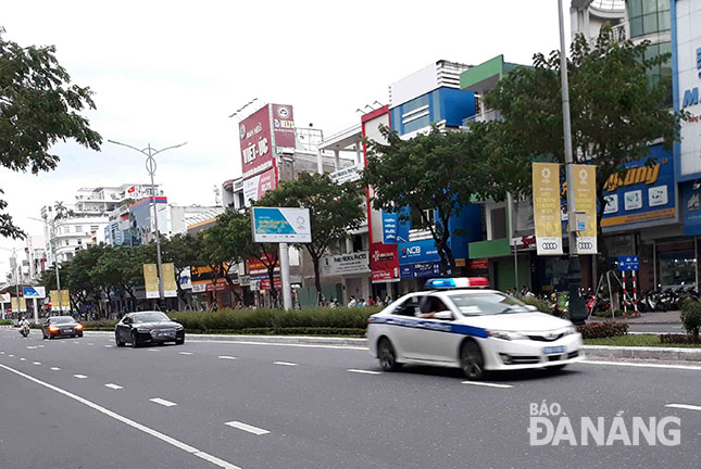 Các đoàn xe của đại biểu APEC di chuyển trên các tuyến đường của quận Hải Châu được bảo đảm an toàn tuyệt đối.