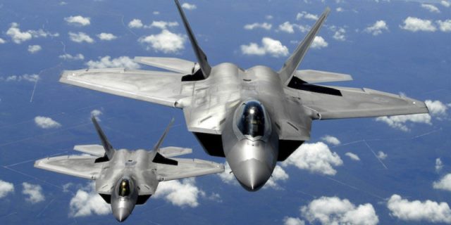 Tiêm kích tàng hình F-22 Raptor. Ảnh: Bộ Quốc phòng Mỹ