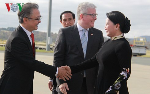 Đúng 7h35 sáng nay (theo giờ địa phương), Chủ tịch Quốc hội Nguyễn Thị Kim Ngân và Đoàn đại biểu cấp cao Quốc hội Việt Nam đã xuống sân bay quân sự Fairbair