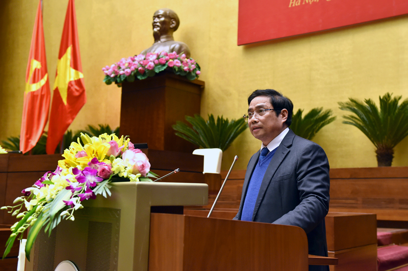 Trưởng Ban Tổ chức Trung ương Phạm Minh Chính giới thiệu Nghị quyết số 18-NQ/TW. Ảnh: VGP