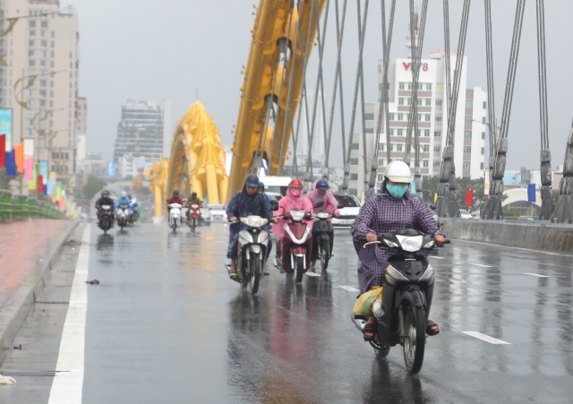 Tết Dương lịch, Đà Nẵng mưa rải rác, trời lạnh