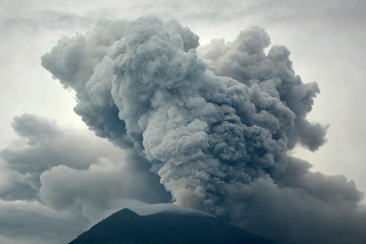Các chuyên gia cho biết, thông thường một vụ núi lửa phun trào tương đối lớn xảy ra tại các quốc gia xích đạo như Indonesia có thể tác động đến nhiệt độ của hành tinh. Sự thay đổi này có thể lên tới 0,2 độ C.