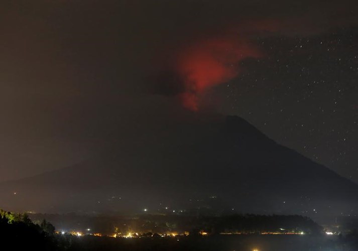 Giới chức Indonesia cho biết, các vụ phun trào nhỏ vẫn tiếp diễn và có khả năng một vụ phun trào lớn xảy ra bất cứ lúc nào./.