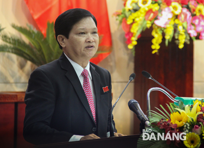 Chủ tịch HĐND thành phố Nguyễn Nho Trung phát biểu khai mạc kỳ họp. Ảnh: QUỐC KHẢI