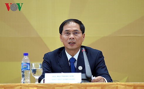 Thứ trưởng thường trực Bộ Ngoại giao Bùi Thanh Sơn trong một cuộc họp báo.