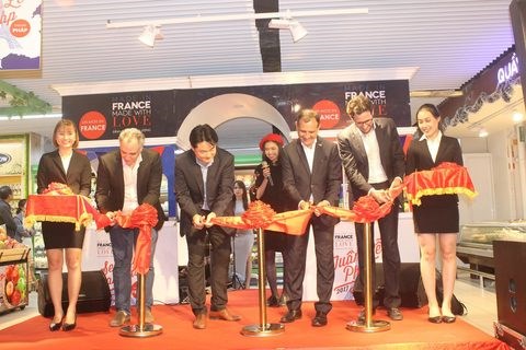 An event called French Week at Big C began at the supermarket’s outlets around the country on December 10 as part of the French Month in Vietnam (Photo: VNA)