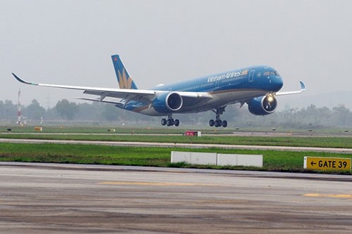 Vietnam Airlines will offer 1,100 more flights to meet travel demand during the upcoming Tết holiday.— Photo thoibaotaichinhvietnam.vn Read more at http://vietnamnews.vn/economy/419459/vietnam-airlines-to-add-1100-flights-for-tet-holiday.html#OiYDq4YIPHGBrqU2.99