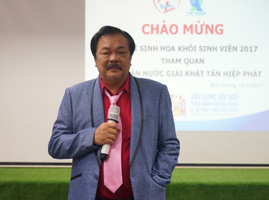 Ông Trần Quí Thanh – Tổng Giám đốc Tập đoàn Tân Hiệp Phát giao lưu với các thí sinh Hoa khôi sinh viên