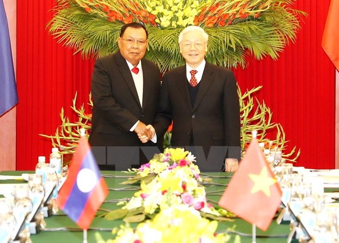 General Secretary of the Communist Party of Vietnam (CPV) Nguyen Phu Trong (R) and General Secretary of the Lao People’s Revolutionary Party (LPRP) and President of Laos Bounnhang Vorachith (Photo VNA)