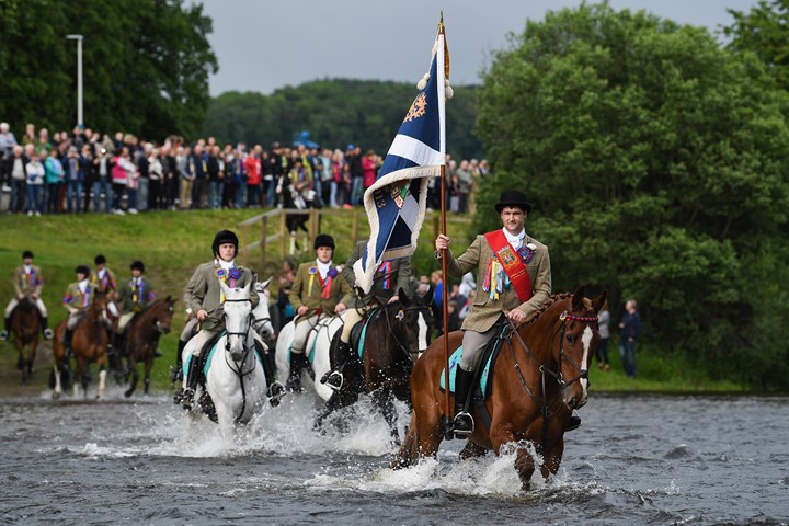 Đoàn kỵ binh Scotland vượt sông Ettrick gợi nhớ lại trận đánh lịch sử Flodden năm 1513. Ảnh: Getty