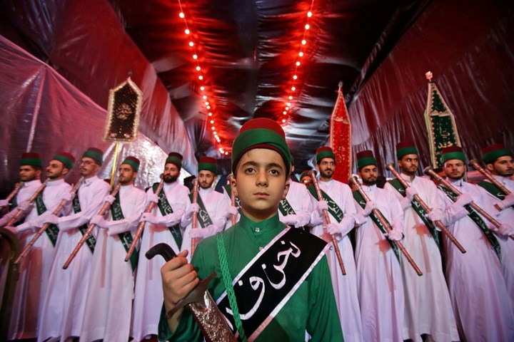   Người Hồi giáo dòng Shitte chuẩn bị cho ngày Asura- ngày thiêng liêng nhất của họ- tại Kerbala, Iraq. Ảnh: Reuters